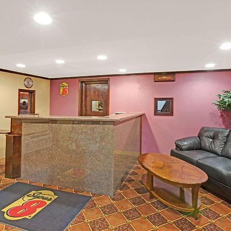 Super 8 By Wyndham Shawnee Otel Dış mekan fotoğraf