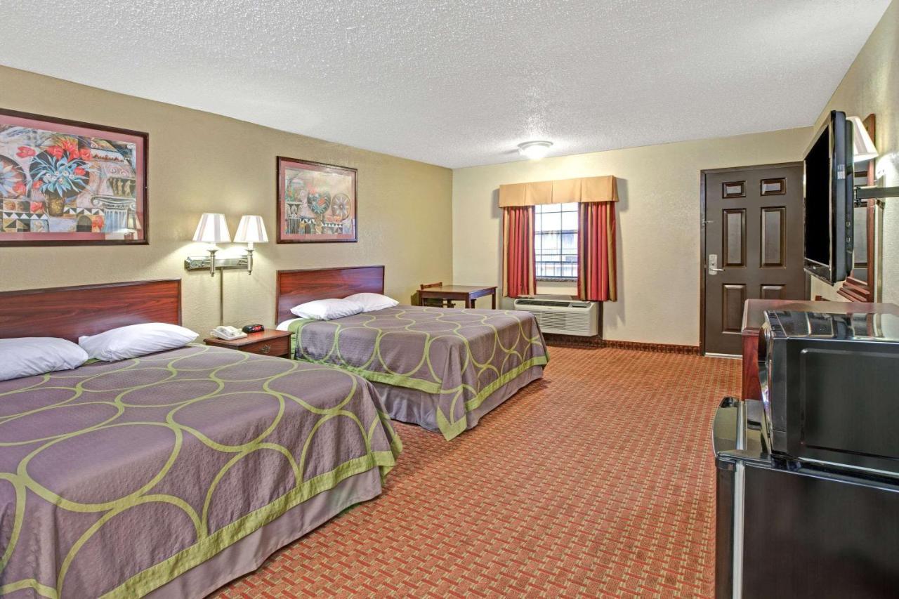 Super 8 By Wyndham Shawnee Otel Dış mekan fotoğraf