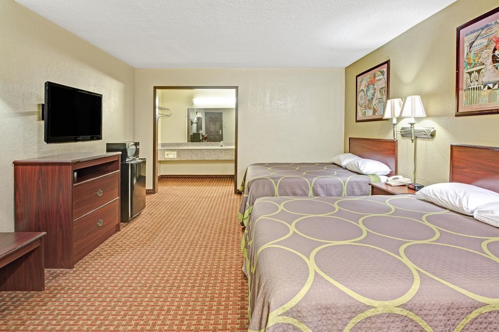 Super 8 By Wyndham Shawnee Otel Oda fotoğraf