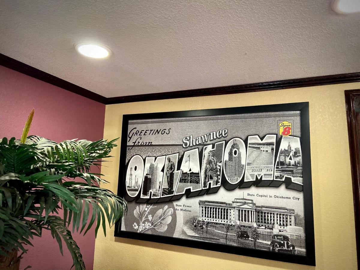 Super 8 By Wyndham Shawnee Otel Dış mekan fotoğraf